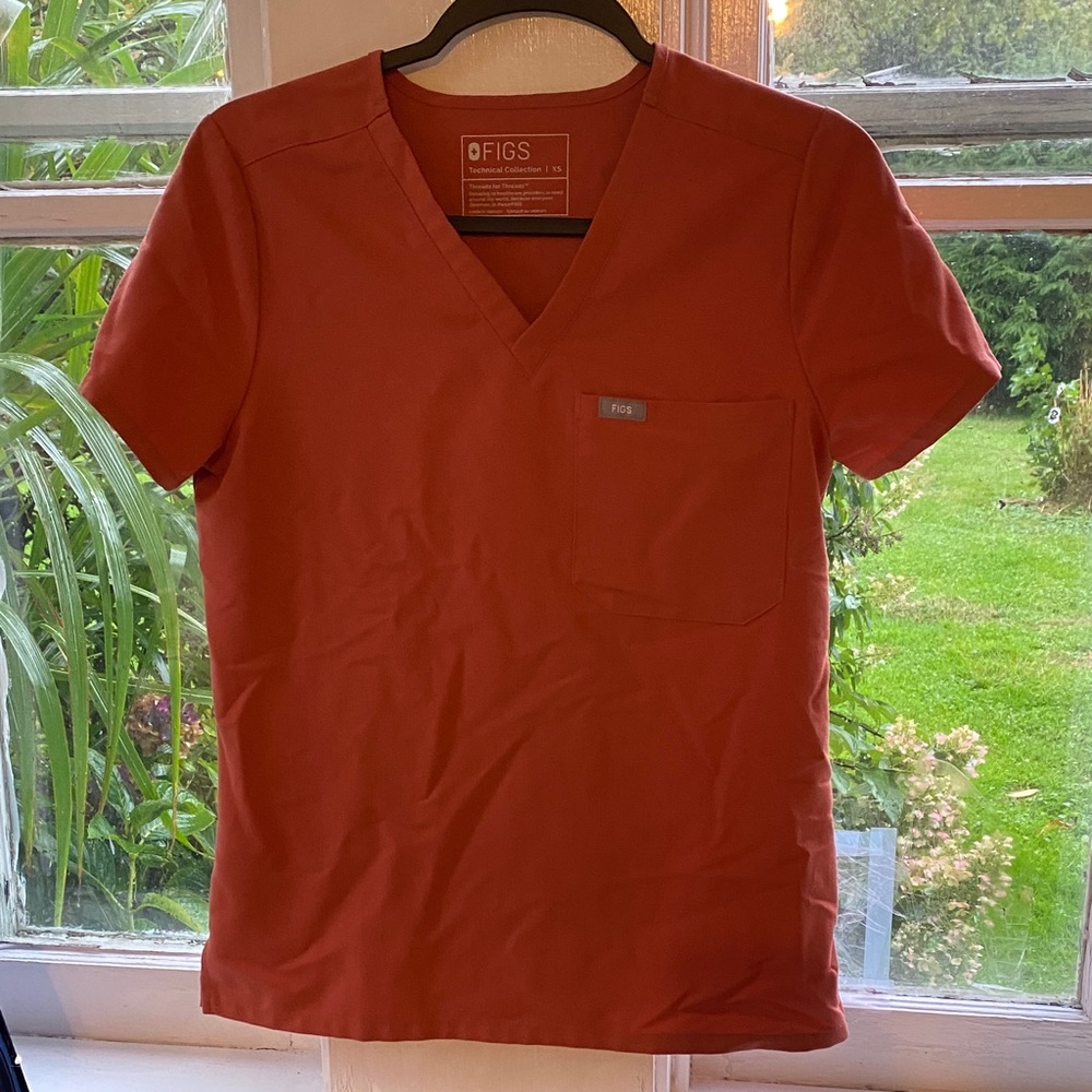 Figs Women's Short Sleeve V-Neck Tee in Orange
